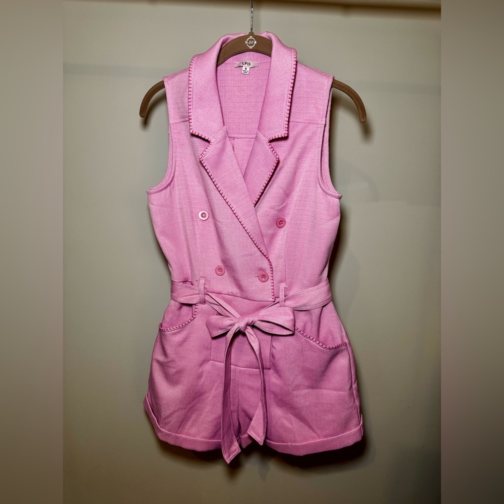 Adorable and flattering romper.